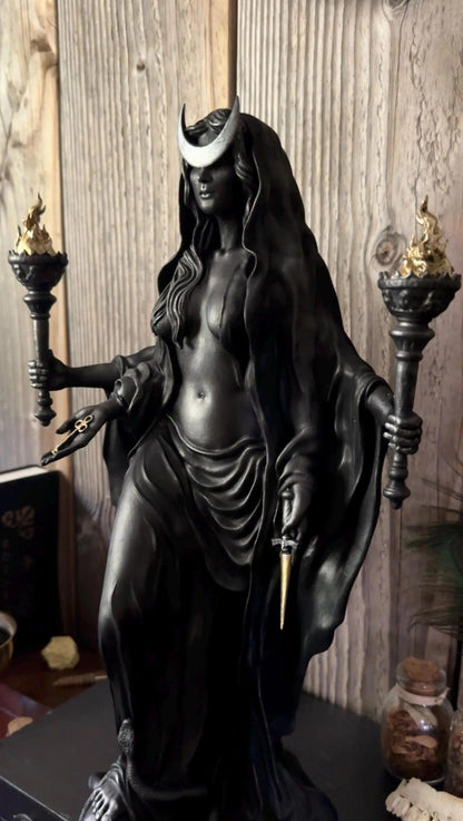 🔮HEKATE PHOSPHORUS,THE LIGHT BEARING MOON GODDESS🧙‍♀️