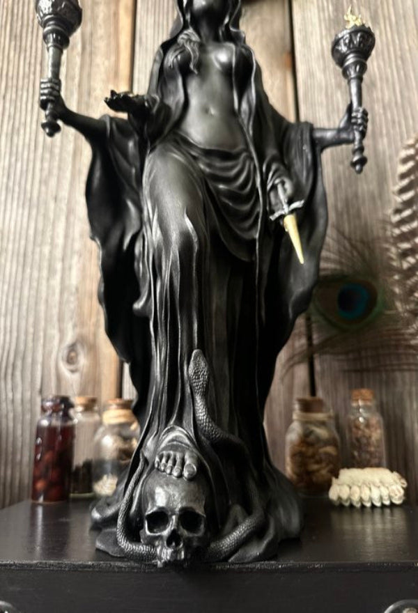 🔮HEKATE PHOSPHORUS,THE LIGHT BEARING MOON GODDESS🧙‍♀️