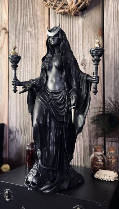 🔮HEKATE PHOSPHORUS,THE LIGHT BEARING MOON GODDESS🧙‍♀️