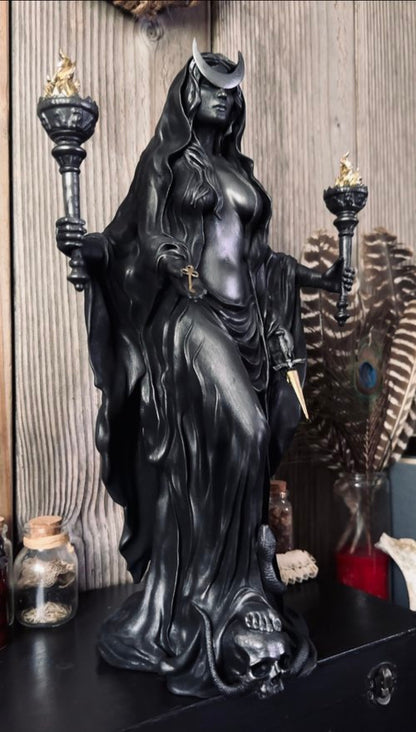 🔮HEKATE PHOSPHORUS,THE LIGHT BEARING MOON GODDESS🧙‍♀️